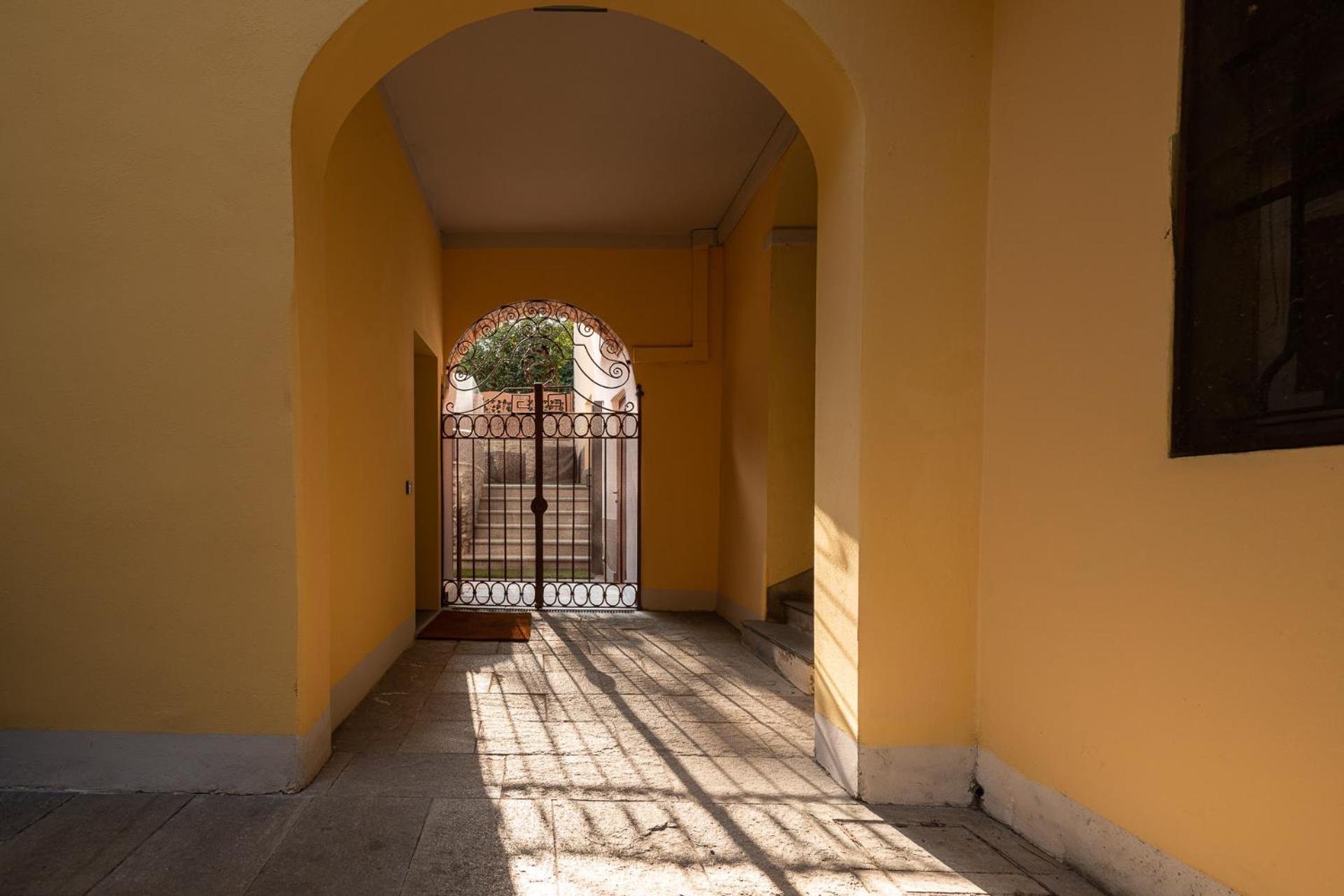 Appartamento Tivano In Centro Storico Como Exteriör bild